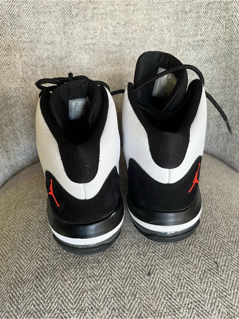Jordan Max Aura Black White Red Sneakers Big Kids Size 6Y AQ9214-101 - Picture 5 of 7